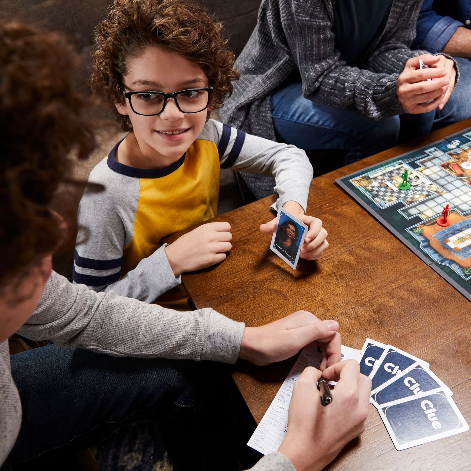 Hasbro Gaming Clue ボードゲーム 対象年齢8歳以上 2~6人用 ミステリー