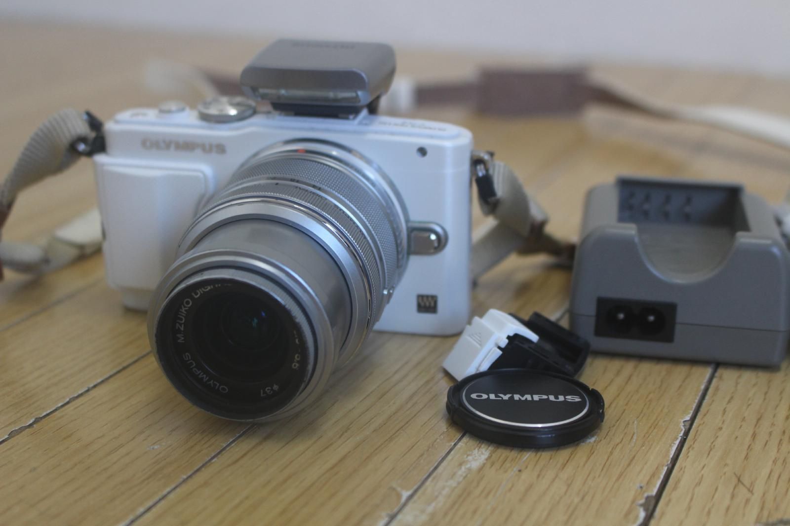 OLYMPUS オリンパス ミラーレス一眼レフカメラ E PL 6 ホワイト