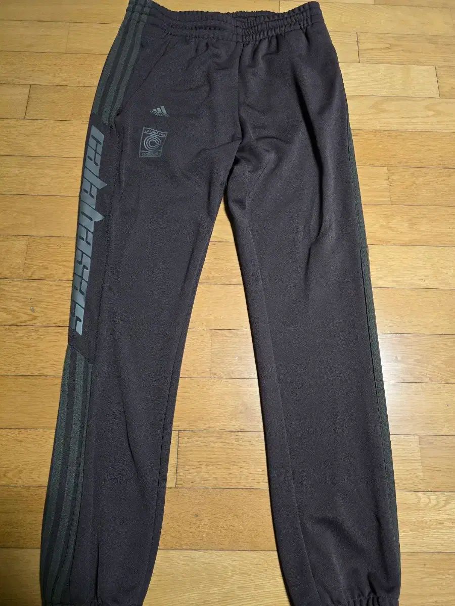 M アディダス イージー カラバサス トラック パンツ アンバー コア