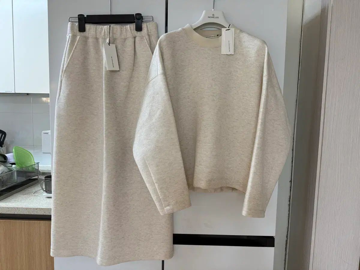 the CASHMERE セットアップ スウェット スカート