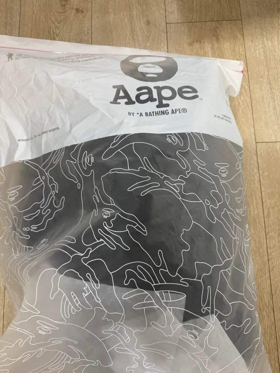 NOMANUAL x ape 軽さが魅力のダウン