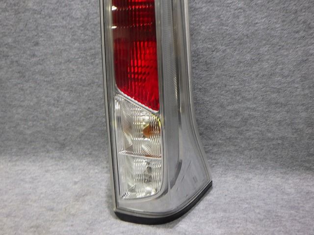 セレナ 右テール C26 NC26 前期 220-23096 日産 26550-IVA0A 251205036 