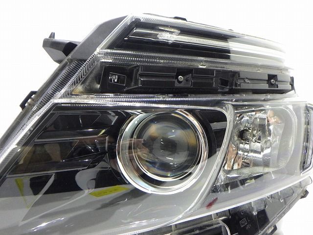 80系 ヴォクシー 左ヘッドライト LED ZRR ZWR 80/85 前期 28-229 80系 ヴォクシー 左ヘッドライト LED ZRR ZWR 80/85 前期 28-229