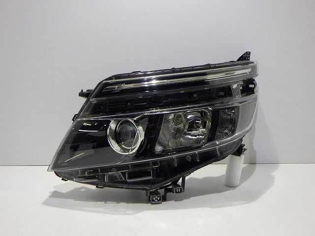 ヴォクシー　ZRR80 左ヘッドライト トヨタ TOYOTA ZRR80 ZS左 ヘッドライト ヴォクシー 81170-28D01 ZRR80W