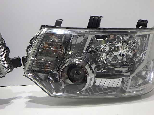 デリカD5 ヘッドライト左右 HID CV 前期 100-87918 8301C536/D291