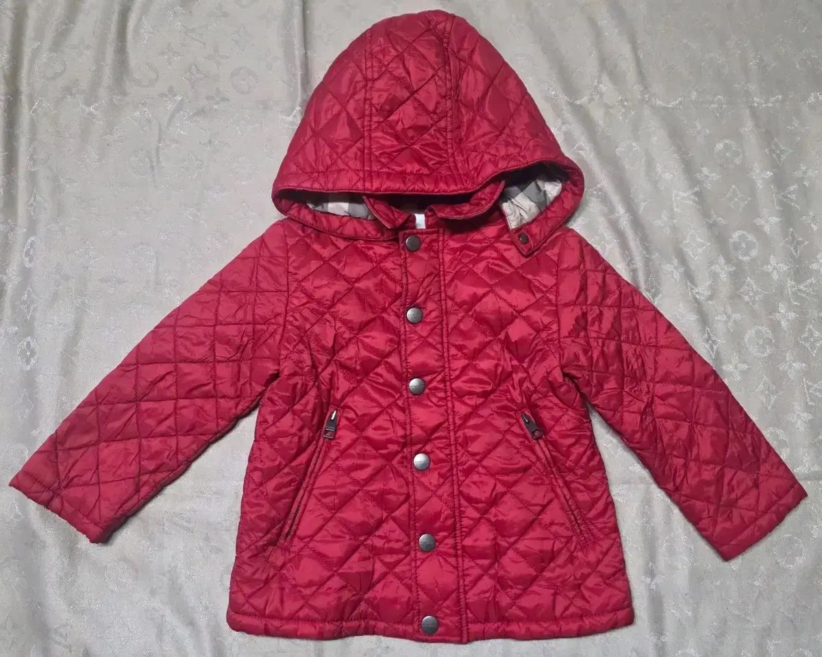 バーバリー キッズ レッド キルティング 注文 フード ジャケット 2Y 90