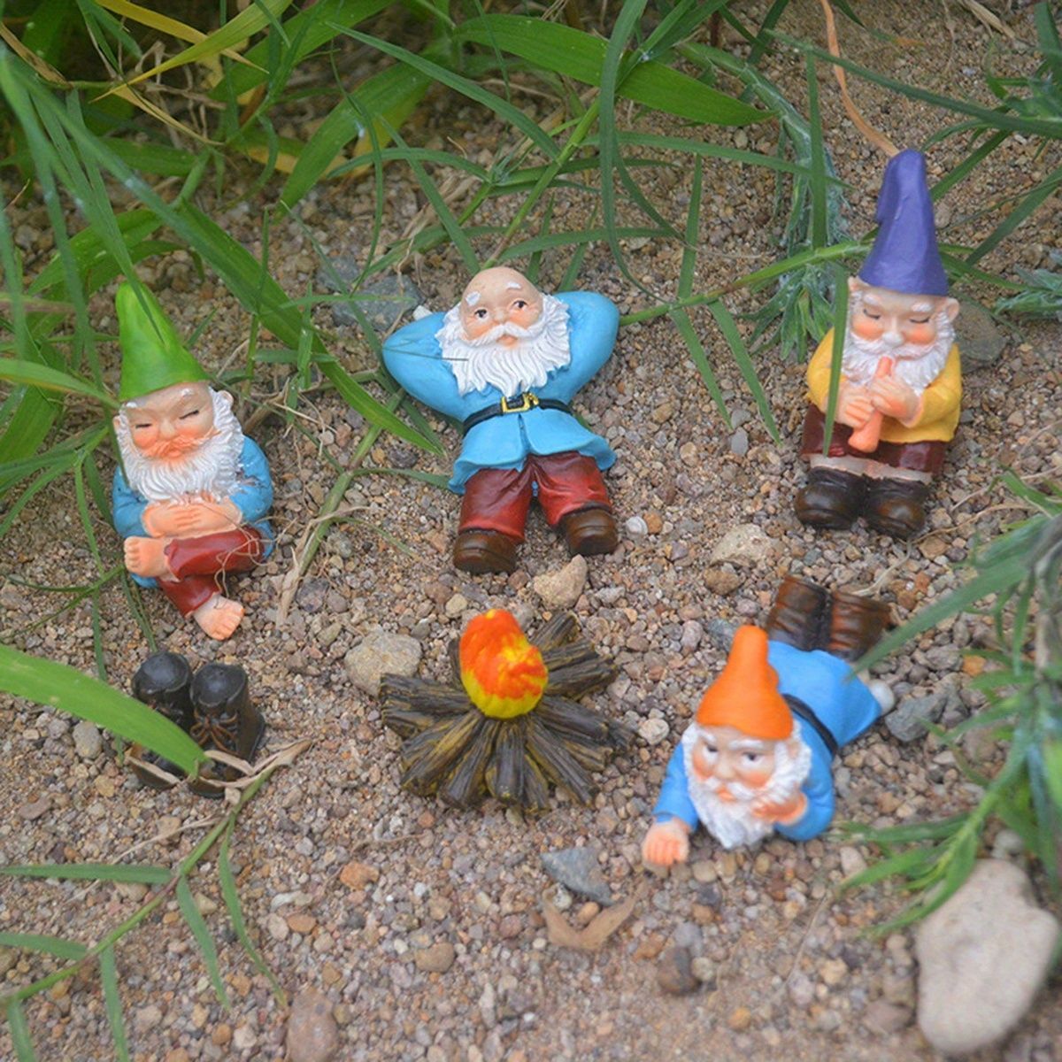 置物 オブジェ ガーデンオーナメント 焚火をしてくつろいでいる4人の小人 屋外 屋内 インテリア 玄関 リビング ダイニング 装飾 庭 ガーデニング ガーデン 樹脂 ギフト インテリア用品 贈り物 雑貨 ミニサイズ 鉢植えオブジェ