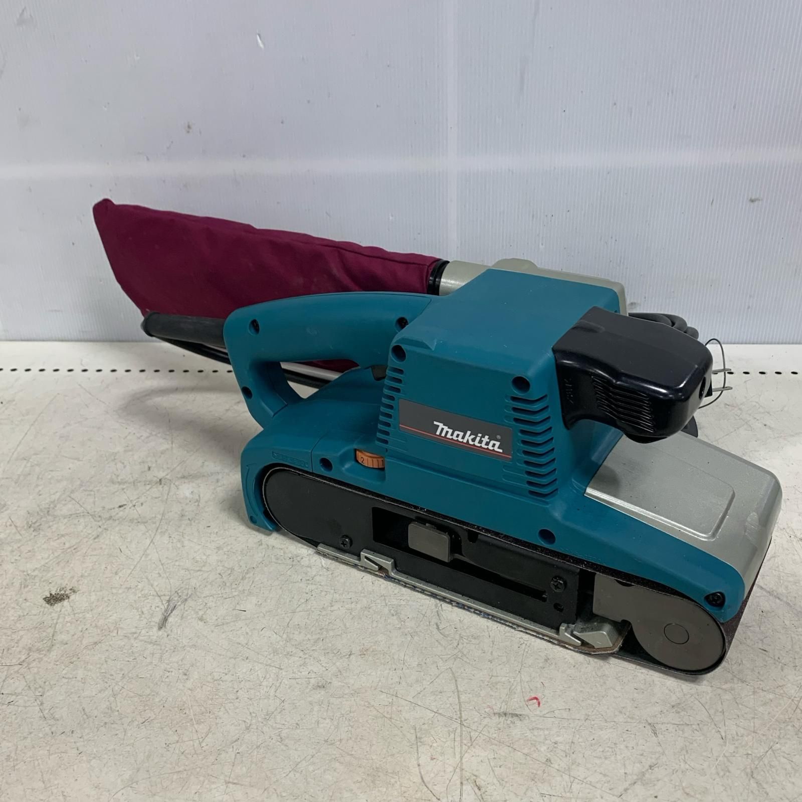 ♭♭MAKITA マキタ 100 mm ベルトサンダー 2017年製 9404