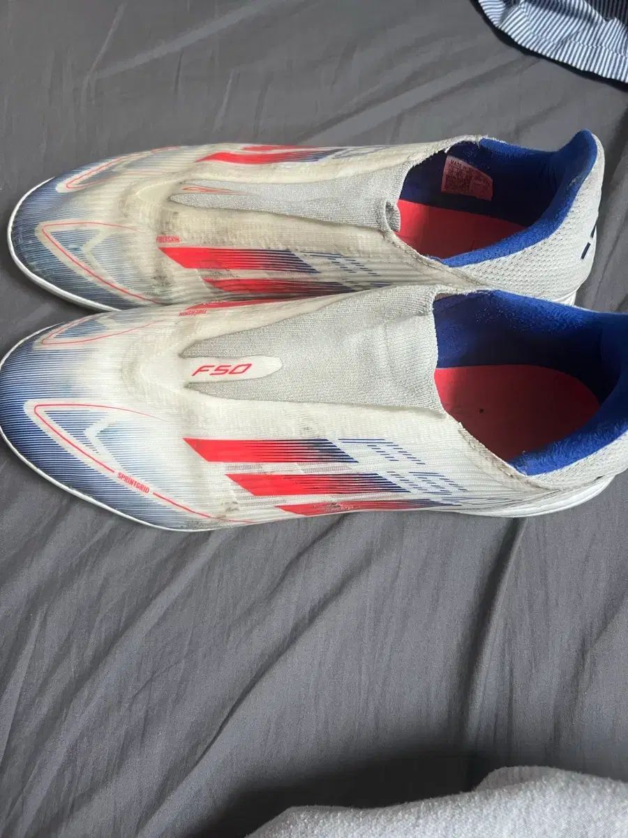 全国無料，新作登場 アディダス F50 サッカーシューズ フットサルシューズ