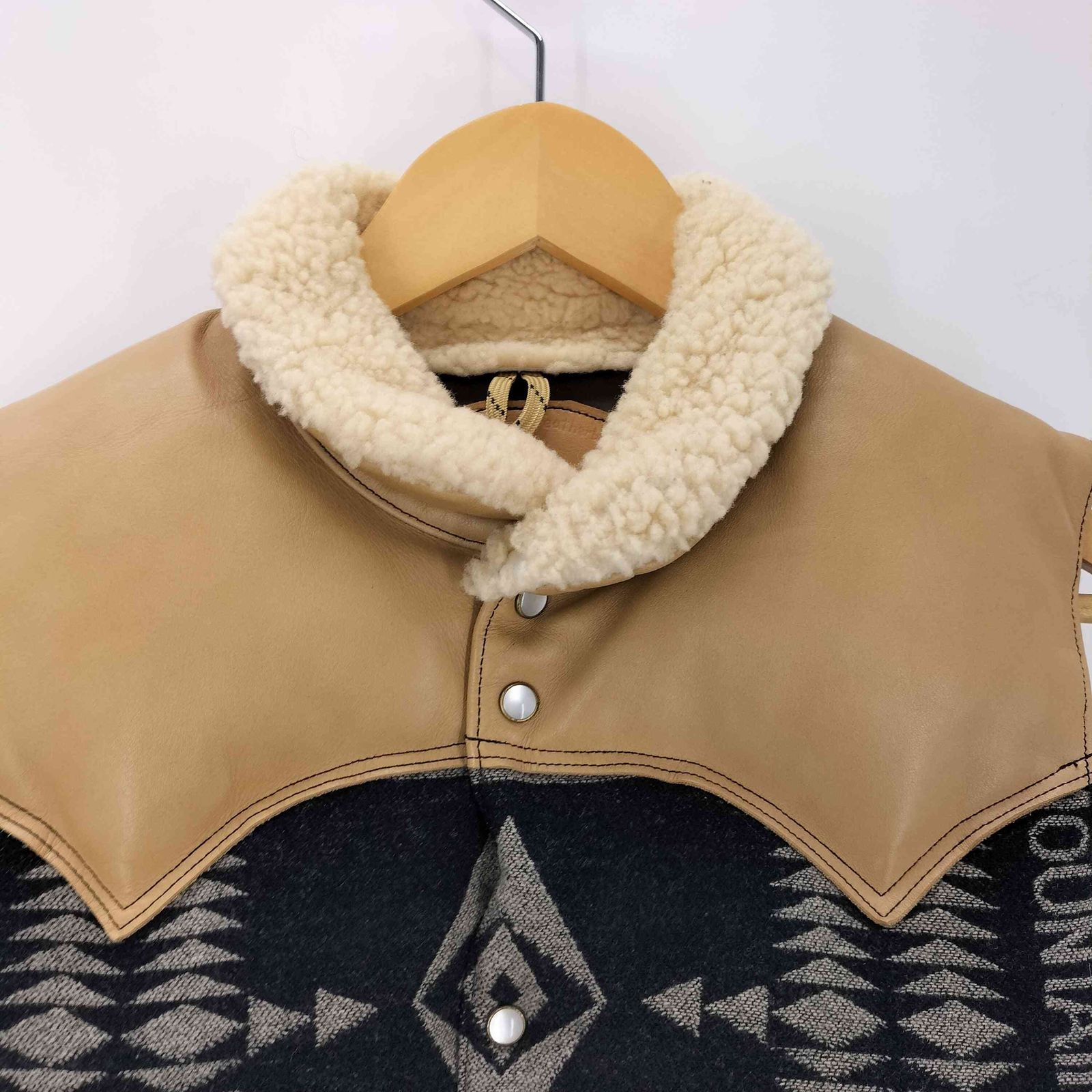 Rocky Mountain FeatherBed(ロッキーマウンテンフェザーベッド) CHRISTY VEST クリスティ ベスト ネイティブ柄  メンズ US：38 【中古】【ブランド古着バズストア】 ロッキーマウンテンフェザーベッド Rocky Mountain FeatherBed CHRISTY