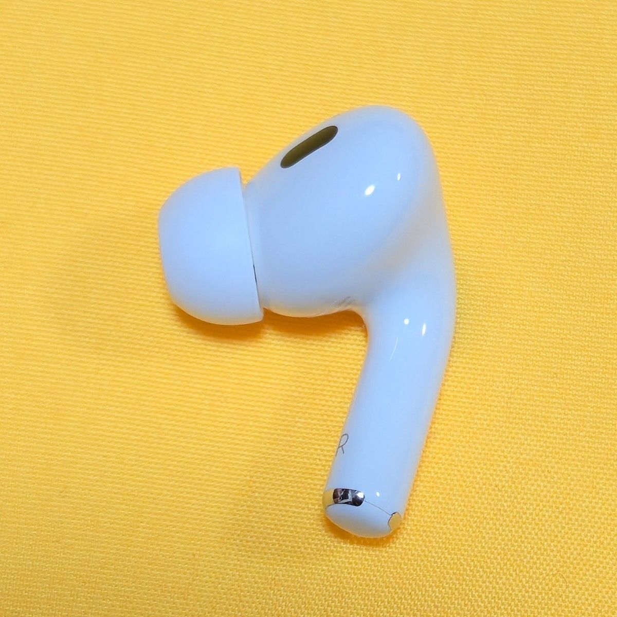 【美品】AirPods pro 第二世代 右耳 USB-C MTJV3J/A 美品】AirPods pro 第二世代 右耳 USB-C MTJV3J/A - メルカリ