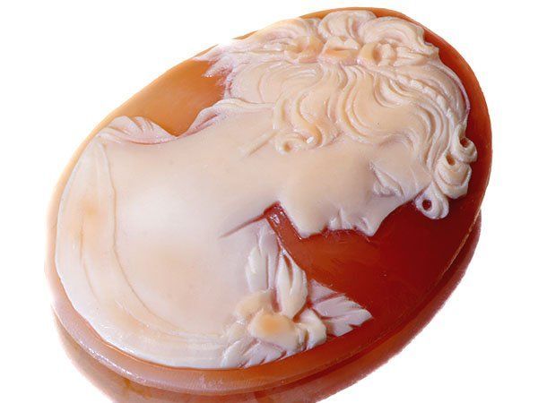 ジュエリー極】アンティーク 優雅な貴婦人の彫刻 高級シェルカメオ