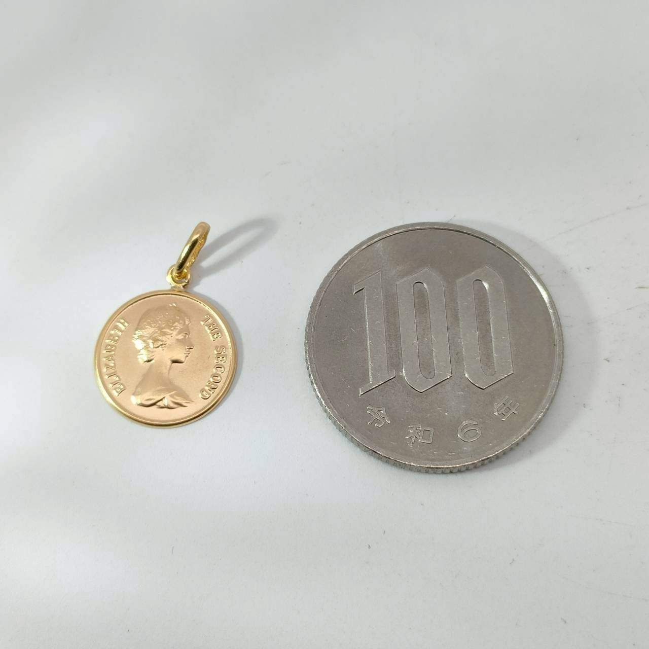 18金 K18 男女兼用 エリザベス 金貨モチーフ ネックレストップ 0.61g