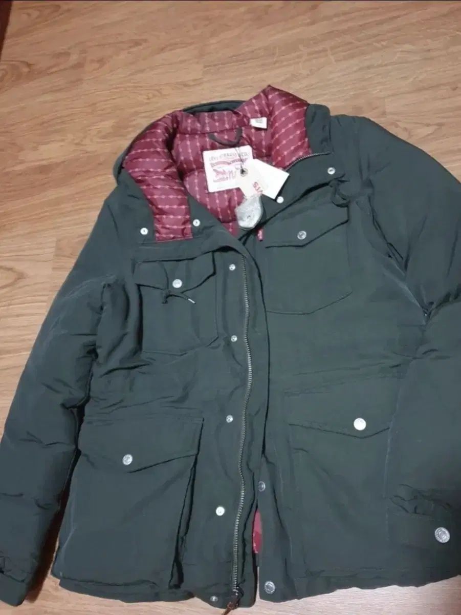 リーバイス ダウン アウター カーキ