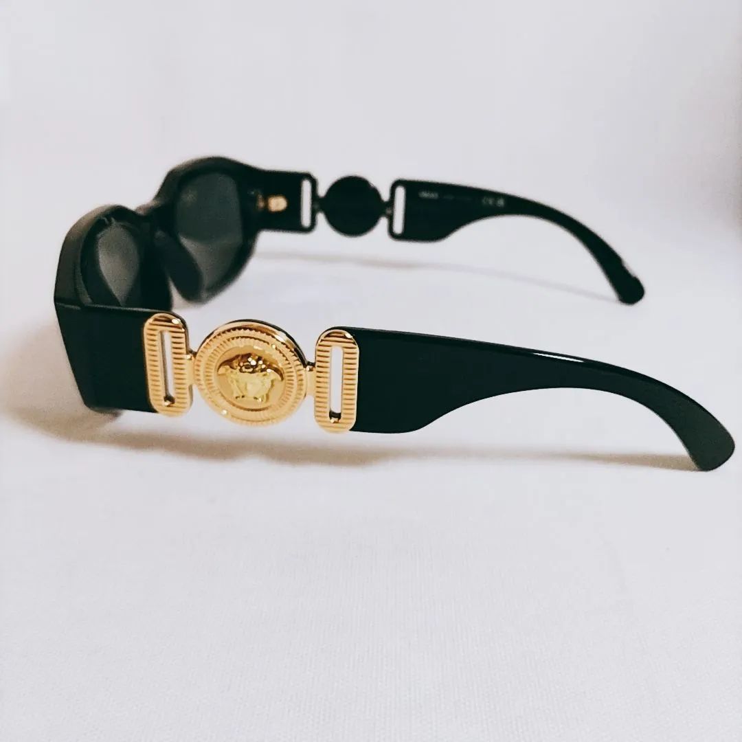 新品未使用】VERSACE ブラック メドゥーサ ビギー サングラス - メルカリ