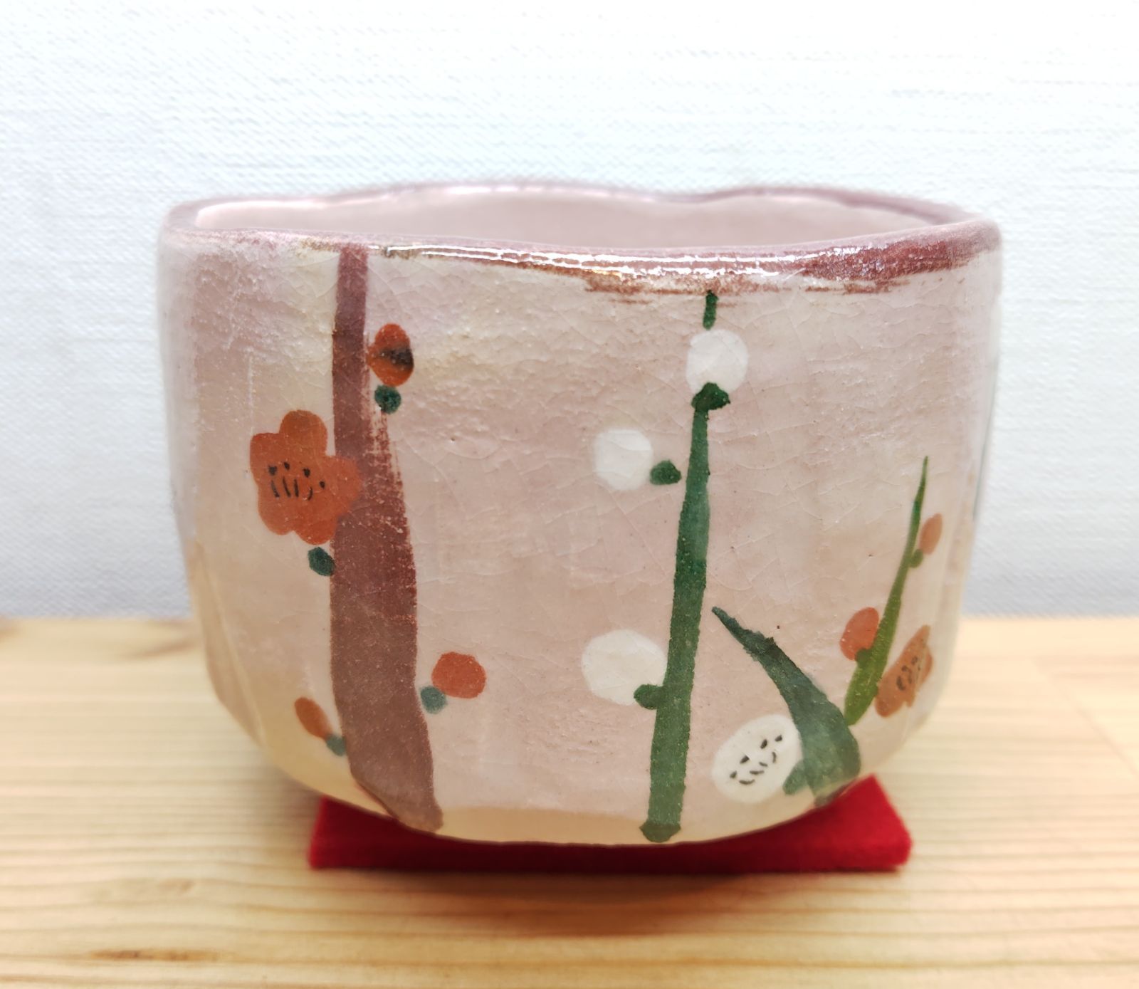 逢絢亭 茶道具 茶碗 楽焼 赤楽 槍梅の絵 吉村楽入 共箱入り