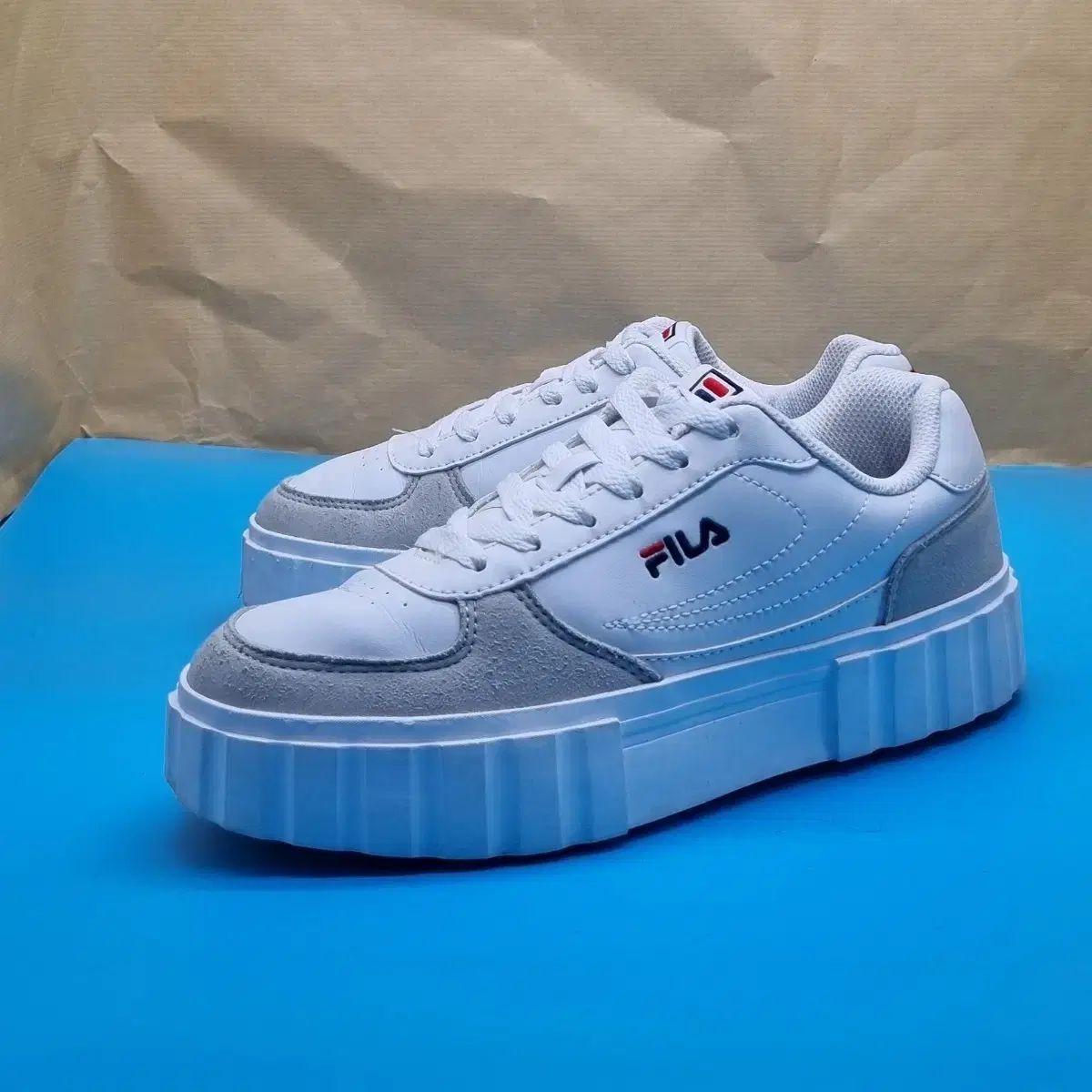 FILA フィラ ドロップショット スニーカー 240