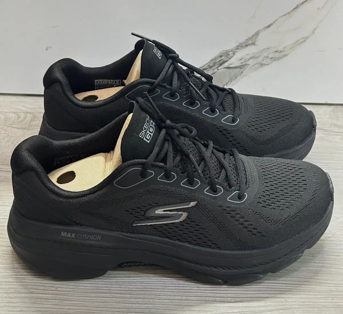 スケッチャーズ レディース マックス クッショニング アーチ フィット 2 0