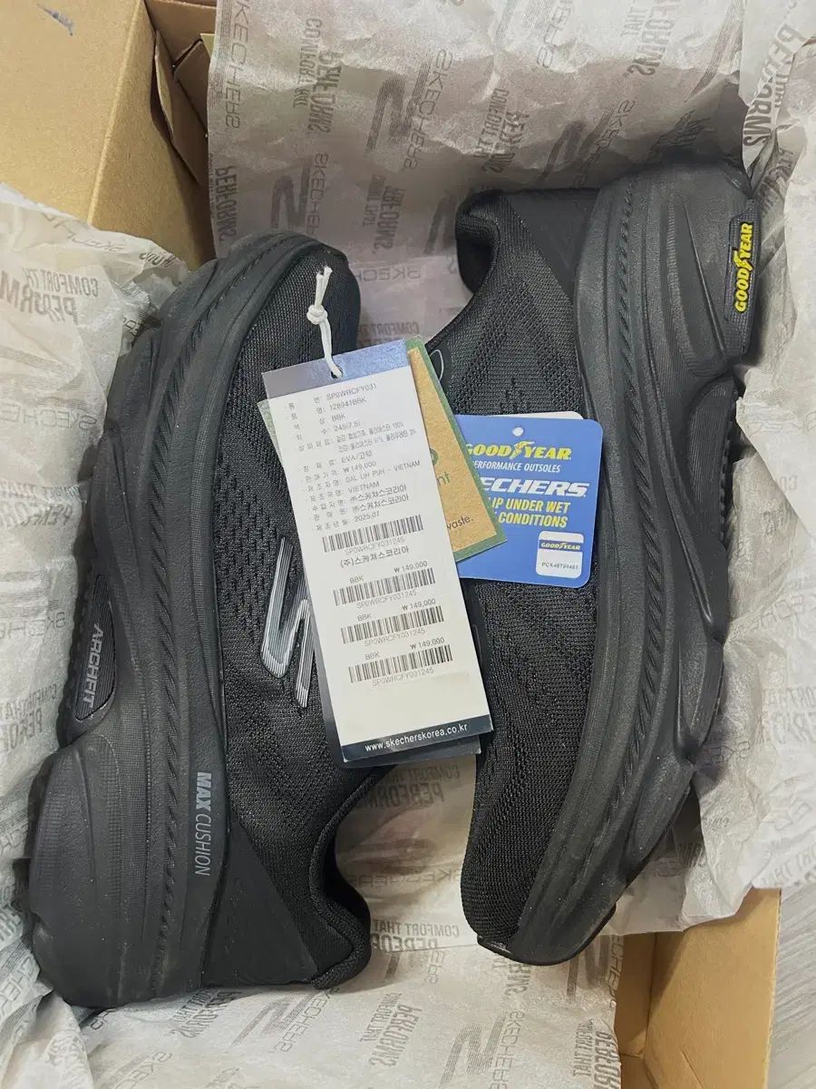 スケッチャーズ レディース マックス クッショニング アーチ フィット 2 0