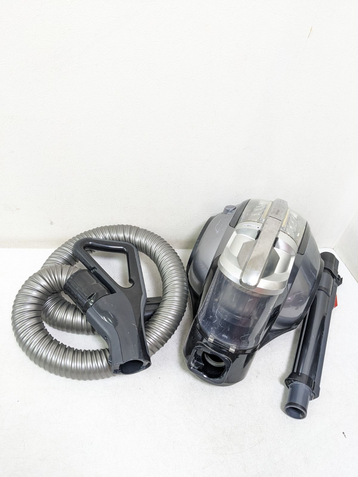 TOSHIBA VC-SG611-S サイクロン式掃除機 2012年製 ヘッド無し - メルカリ