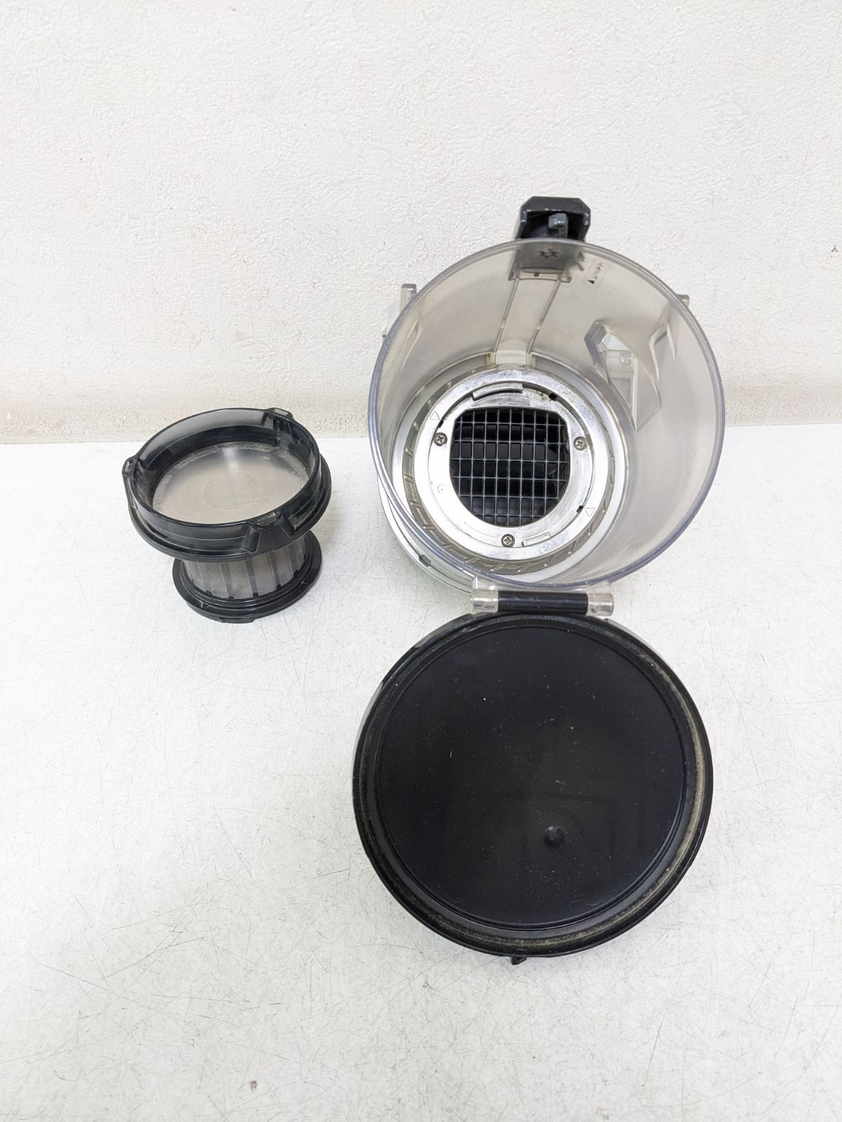 TOSHIBA VC-SG611-S サイクロン式掃除機 2012年製 ヘッド無し - メルカリ