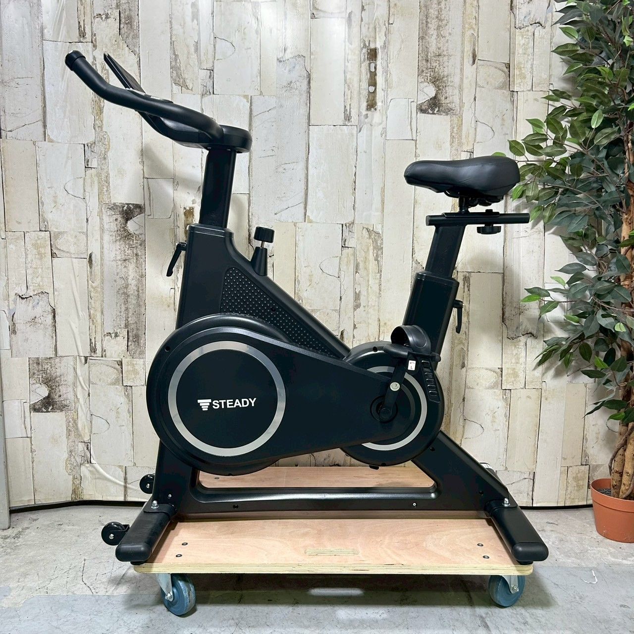 STEADY ステディ スピンバイク Plus Zwift アプリ連動 静音 エアロバイク フィットネスバイク 家庭用 ST 145