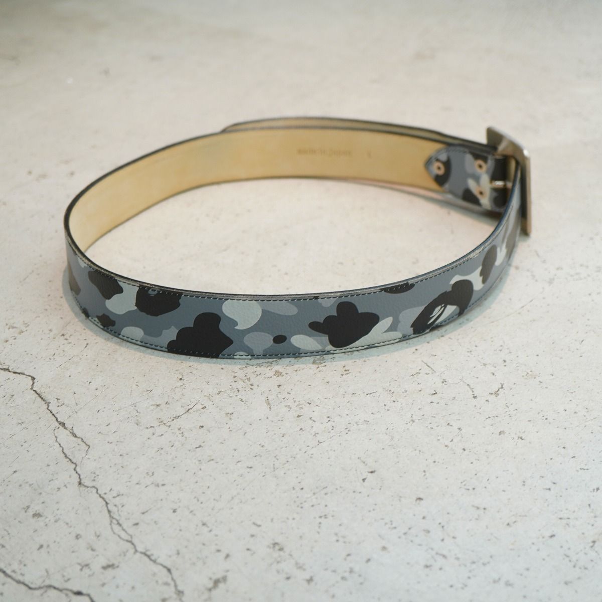 正規 A BATHING APE アベイシング エイプ 猿顔 迷彩 バックル レザー