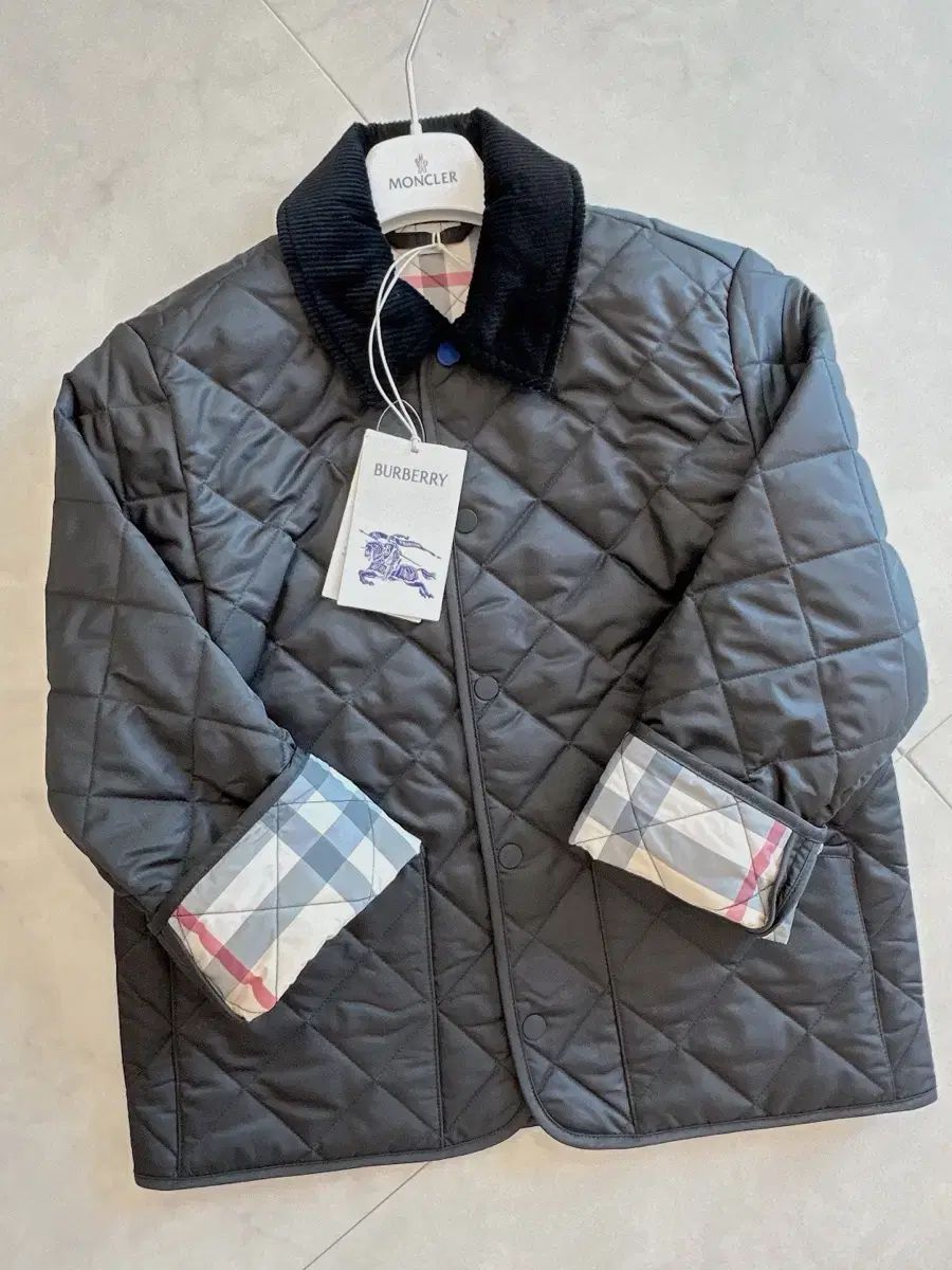 バーバリー キッズ キルティングジャケット 8y (新品) キッズ服(100cm
