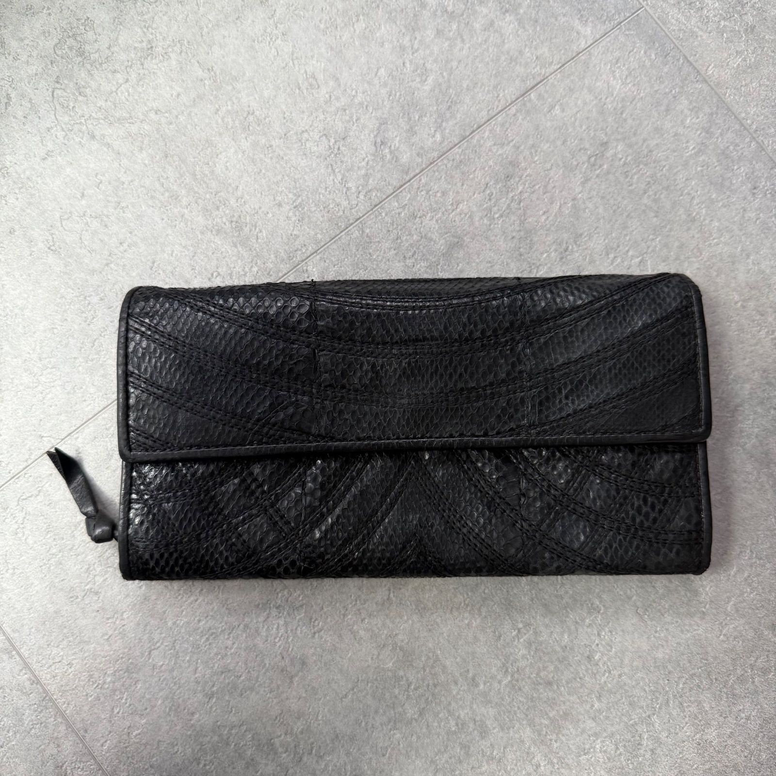 希少 BOTTEGA VENETA ボッテガヴェネタ パイソン レザー 長財布