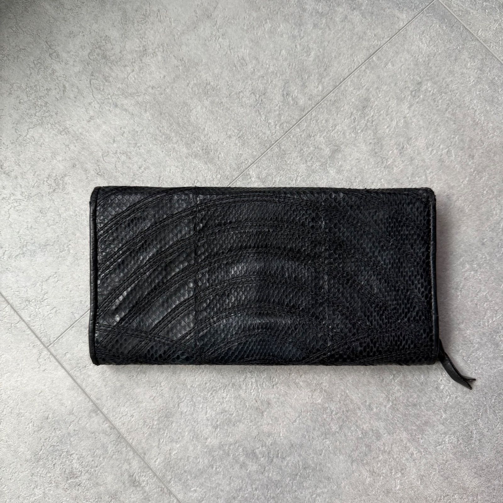 希少 BOTTEGA VENETA ボッテガヴェネタ パイソン レザー 長財布