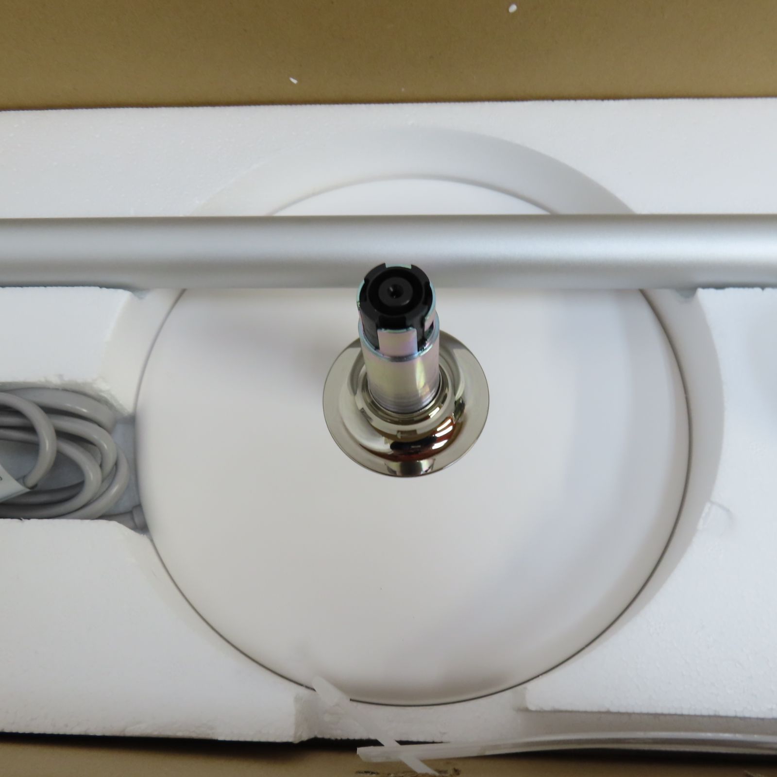 ♥展示品 quad クワッズ BISARA ハンズフリー スタンド ヘアドライヤー BSR 002 ホワイト 2025年製 動作品