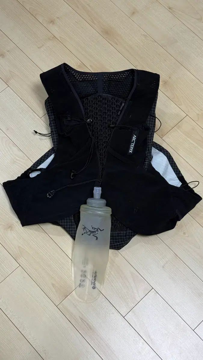  アークテリクス ノバン 14 ベスト L その他 アウトドアウェア小物