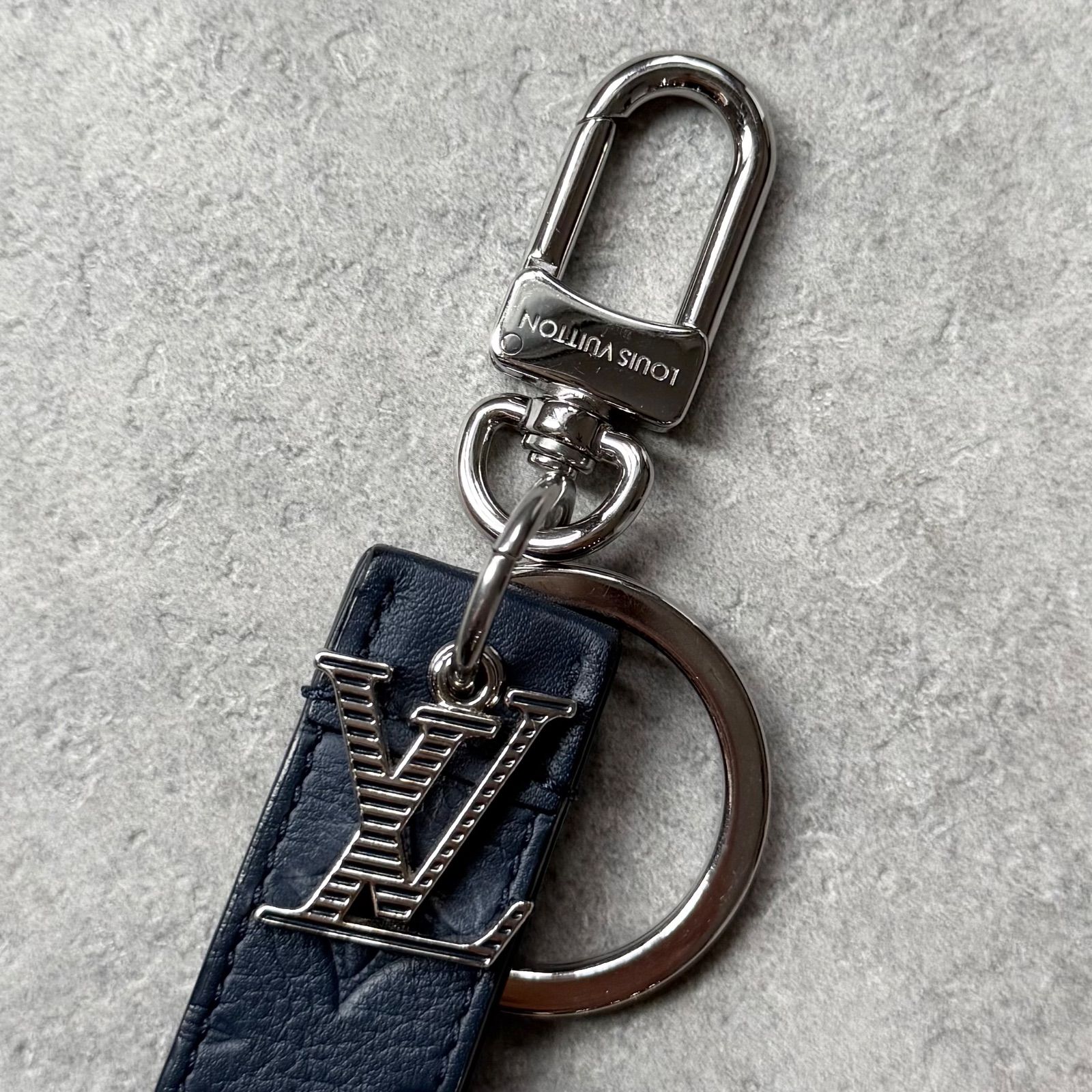 極美品　ルイヴィトン　シャドウ　ドラゴンヌ　キーホルダー 極美品 LOUIS VUITTON ルイヴィトン モノグラム シャドウ キーホルダー