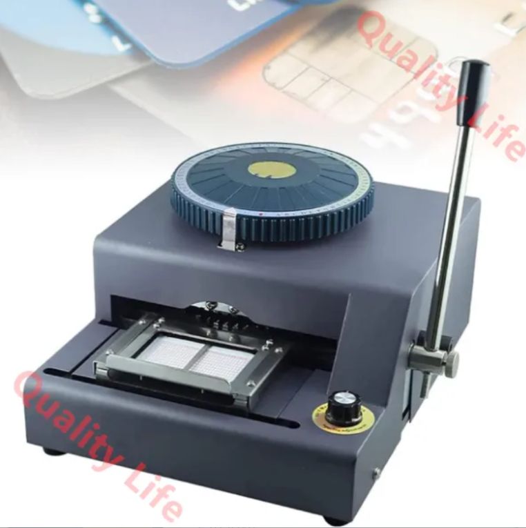 手動カードエンボスマシン 68文字スタンピングエンボスコーディングマシン PVCカードエンボススタンパー PVC クレジットカードに最適