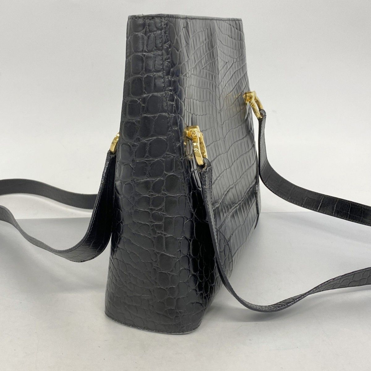 ✨美品✨サルヴァトーレフェラガモ ショルダーバッグ ブラック レザー ロゴ金具 5pa0978】サルヴァトーレフェラガモ ショルダーバッグ ガンチーニ