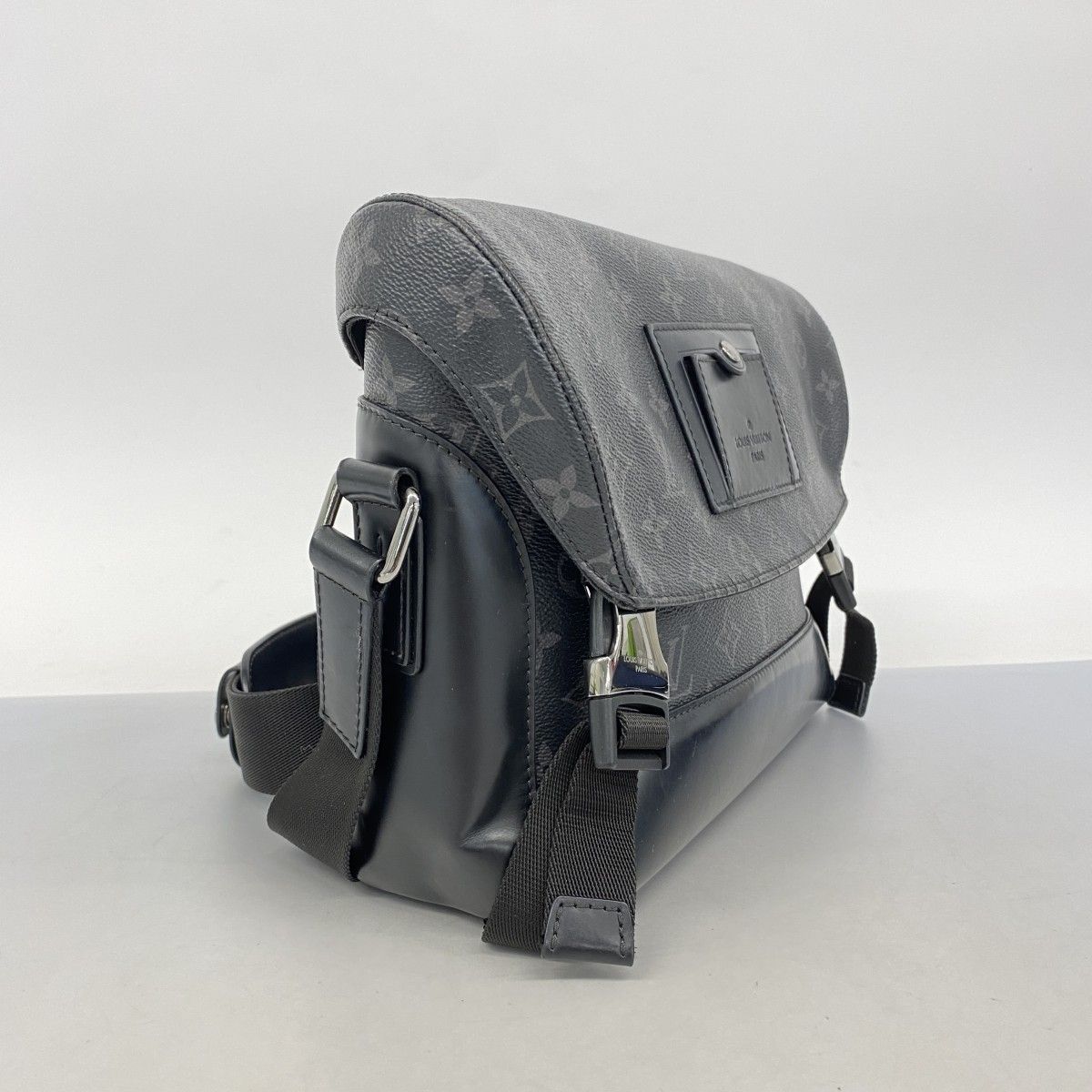 5 pa 0981 ルイヴィトン ショルダーバッグ モノグラム エクリプス メッセンジャーヴォワヤージュPM M 40511 ブラック メンズ