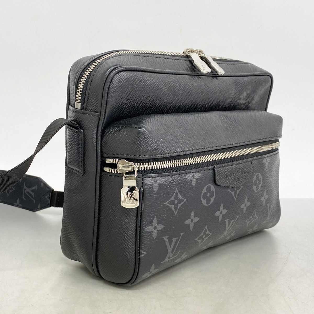 5 pa 1156 ルイヴィトン ショルダーバッグ モノグラム エクリプス アウトドアメッセンジャーPM M 30233 ブラック メンズ