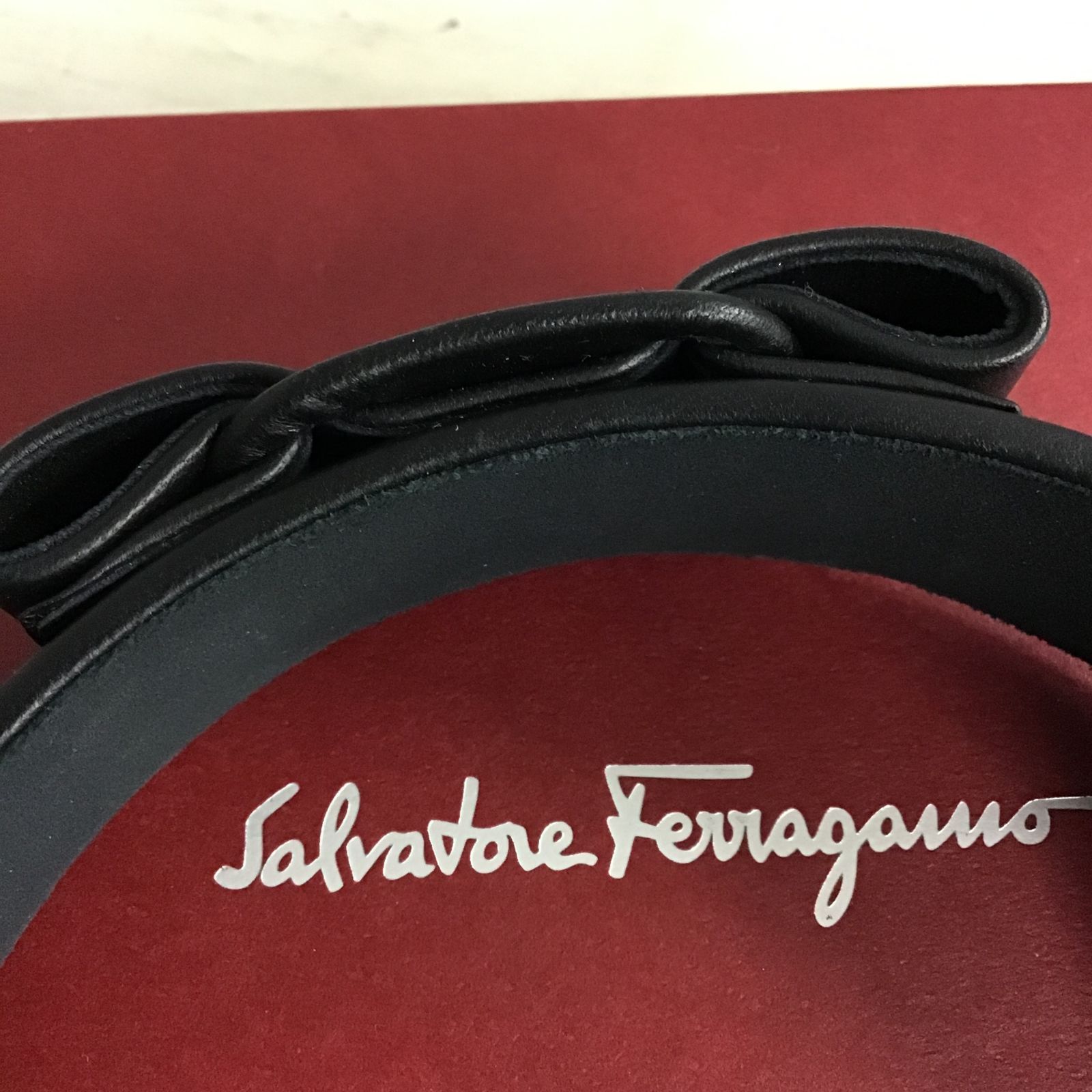  八戸85 6 Salvatore Ferragamo サルヴァトーレフェラガモ カチューシャー 60 ヘアバンド カチューシャ ヘアアクセサリー