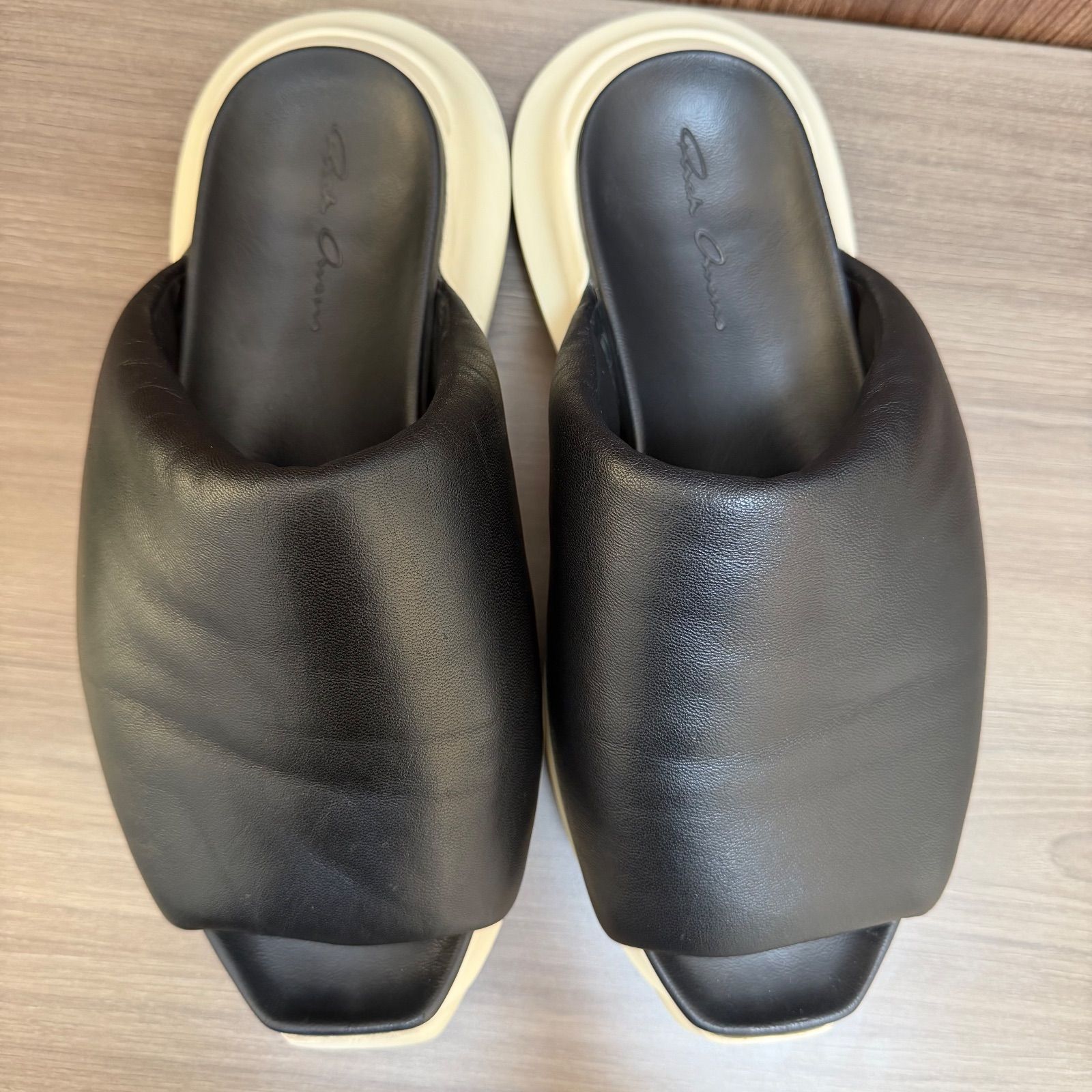 売り尽くし1点 リックオウエンス RICK OWENS GETH PUFFER SLIDE レザーサンダル ブラック ミルク サイズ40 約25 0 cm相当 メンズ