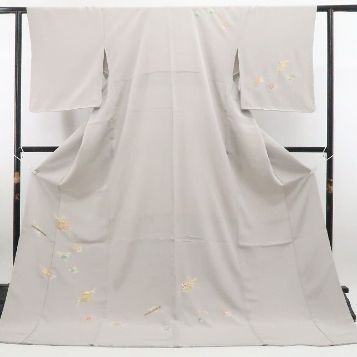 着物 吉祥景色に身を包み今か今かと春を待つ