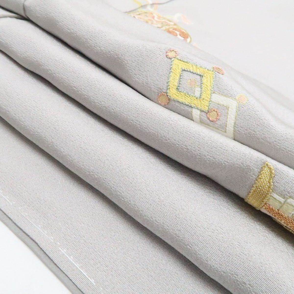  ❁tomihisa❁ 三越謹製 宝尽くし 刺繍 着物 吉祥景色に身を包み今か今かと春を待つ 正絹 仕付け糸付 訪問着 7328 訪問着 付け下げ 着物