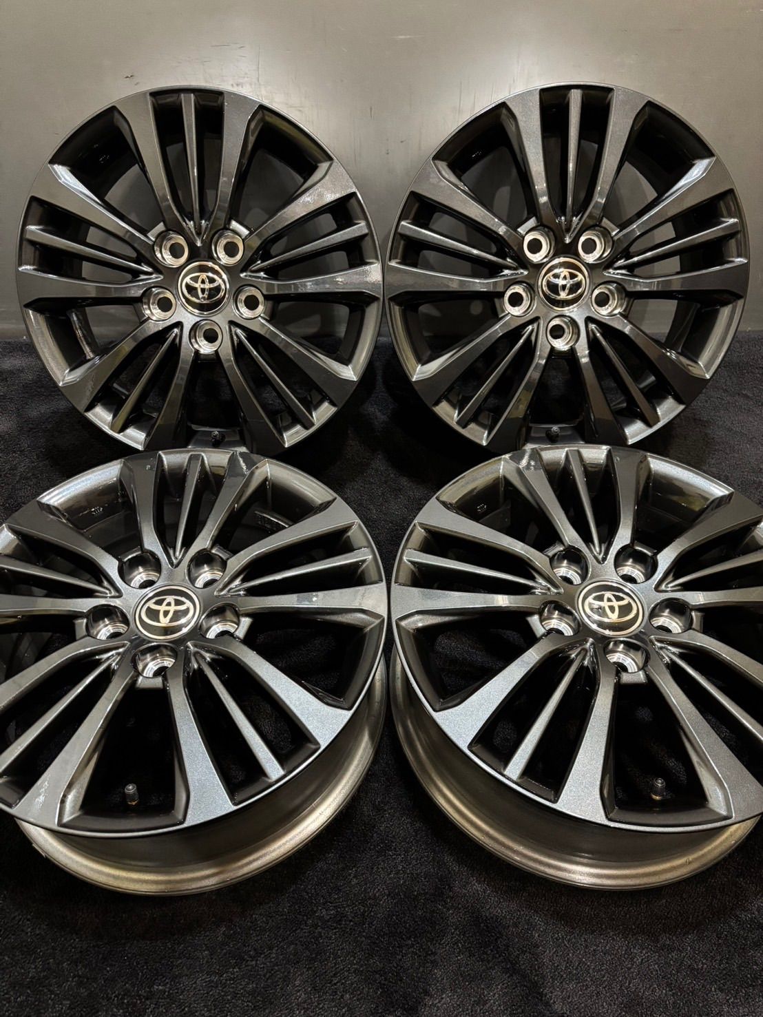 新車外し★新品未使用★トヨタ純正 16インチホイール ノア ヴォクシー 楽天市場】トヨタ 新型 90 ノア ヴォクシー 純正アルミホイール 16