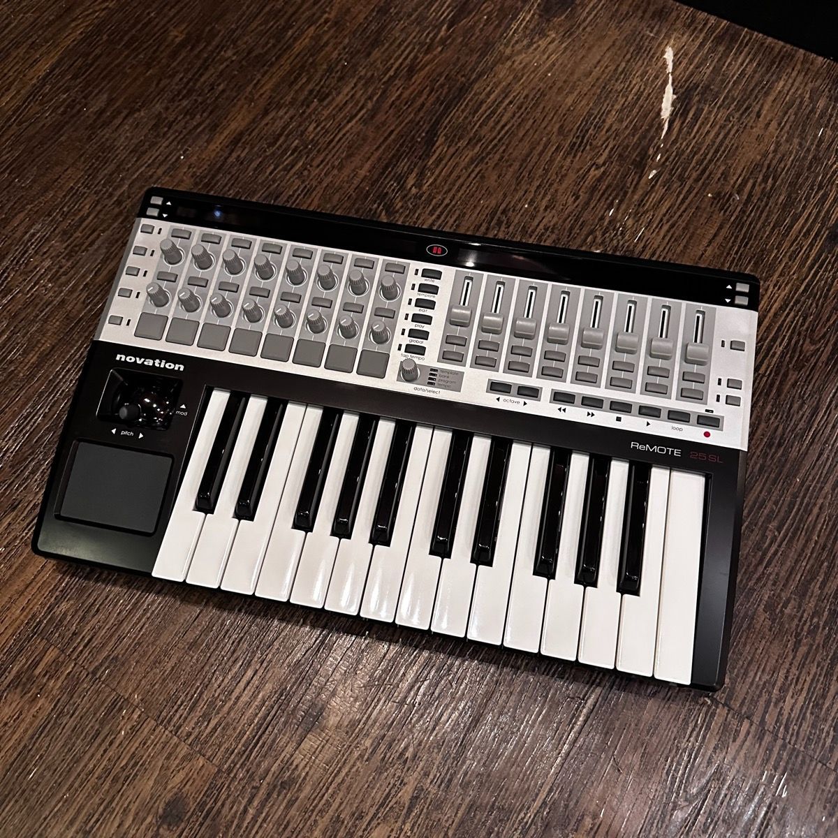 Novation Remote 25 SL MIDI Keyboard ノベーション