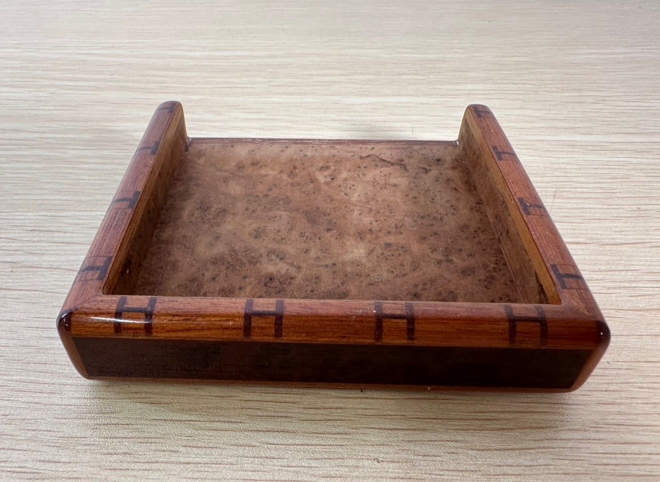 美品 HERMES エルメス 漆塗り ウッドポスト ホルダー トレイ 美品 HERMES エルメス 漆塗り ウッドポストホルダー トレイ 木製