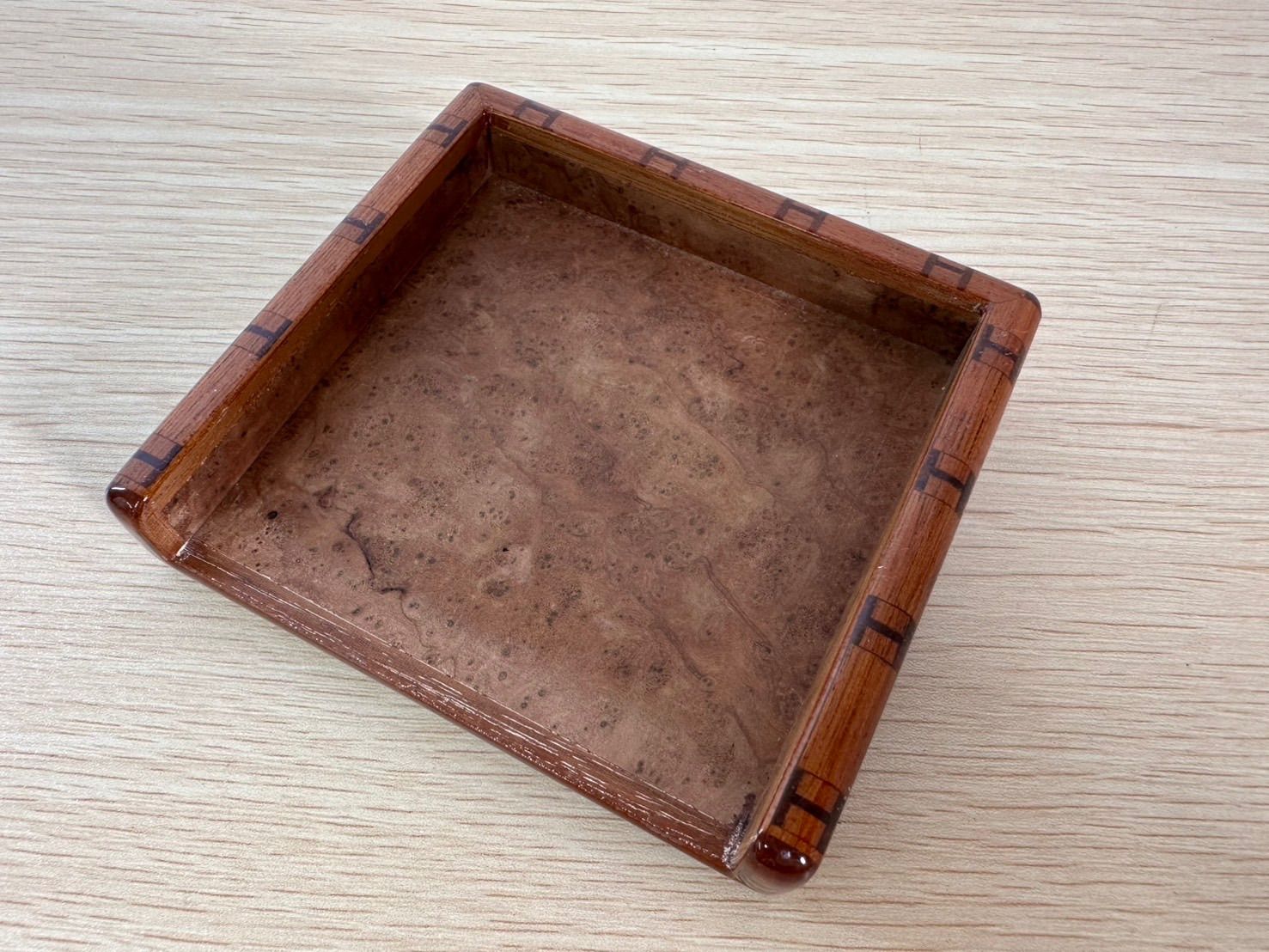 美品 HERMES エルメス 漆塗り ウッドポスト ホルダー トレイ 美品 HERMES エルメス 漆塗り ウッドポストホルダー トレイ 木製