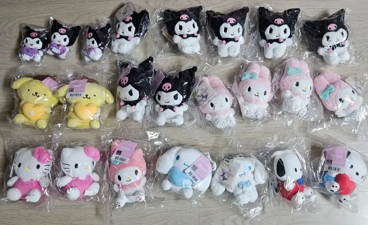 【新品】サンリオ　ぬいぐるみ　まとめ売り　21点 サンリオ正規品 ぬいぐるみ 21個 まとめ (クロミ、ハローキティ、マイ