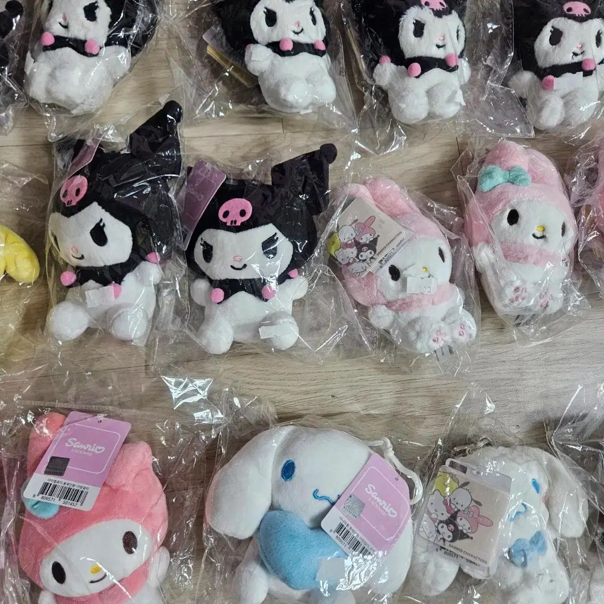 【新品】サンリオ　ぬいぐるみ　まとめ売り　21点 サンリオ正規品 ぬいぐるみ 21個 まとめ (クロミ、ハローキティ、マイ