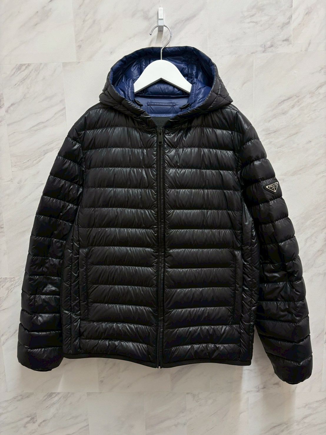 PRADA プラダ ダウン ダウンジャケット フード トップス アウター 黒 ブラック 青 ブルー トライアングル ロゴ メンズ レディース サイズ52 ほぼ♥