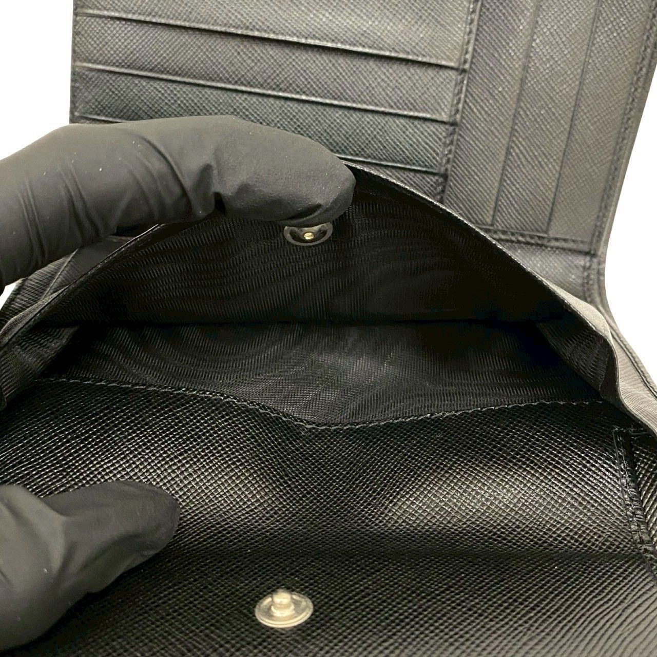 プラダ 三角ロゴ