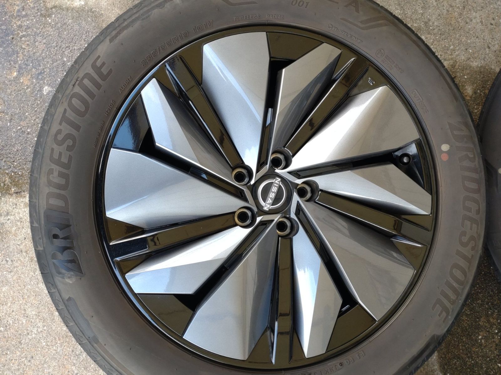 NISSAN 日産 アリア ARIYA FE 0 19インチ 7 5 J 40 114 3 H ブリヂストン ALENZA 001 235 55 R 19 4本